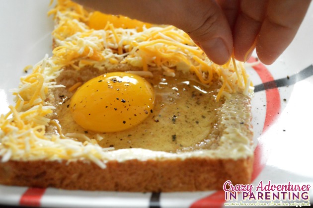 sprinkling-cheese-onto-the-egg-toast