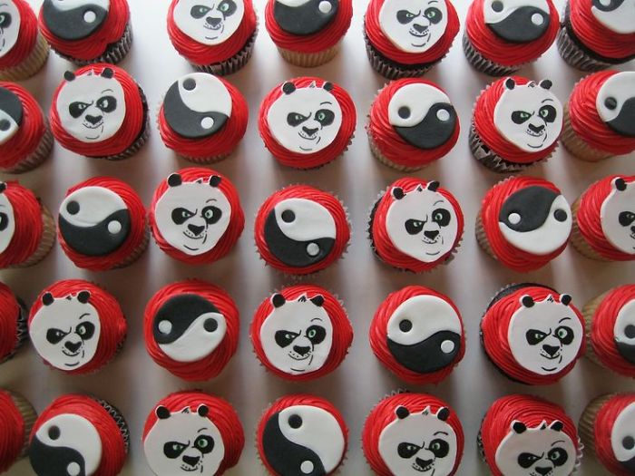 Cute-panda-cupcakes14__700