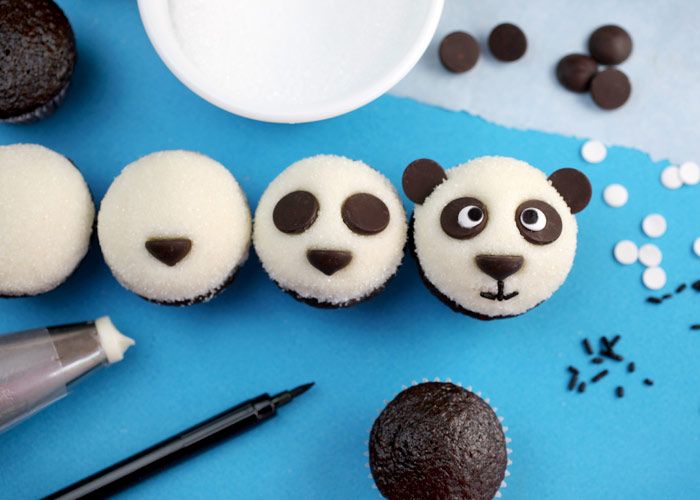 Cute-panda-cupcakes1__700