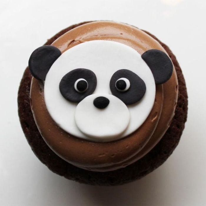 Cute-panda-cupcakes2__700