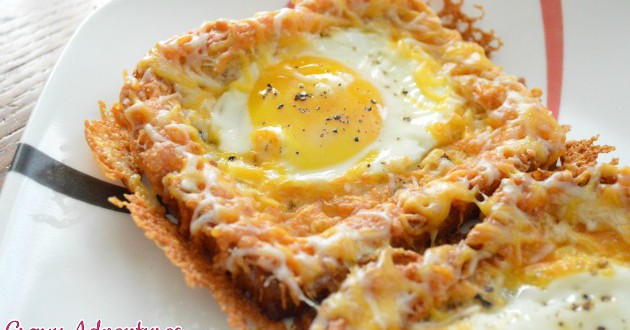 Toasty se zapečeným sýrem a vajíčkem